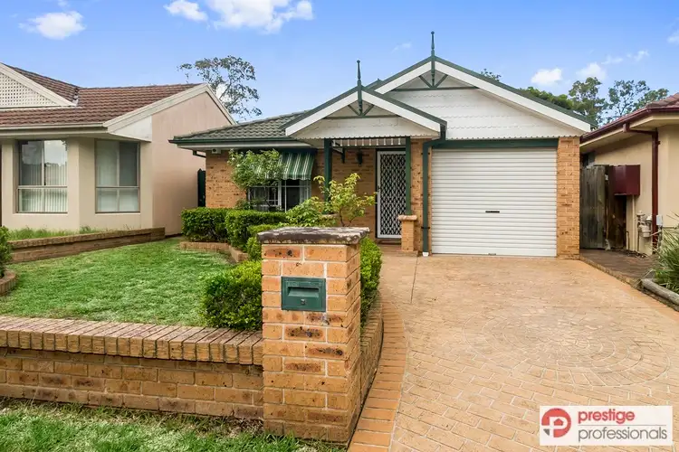 7 Murray Court, Wattle Grove NSW 2173