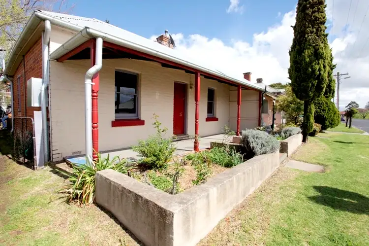 16 Henry Street, Bathurst NSW 2795