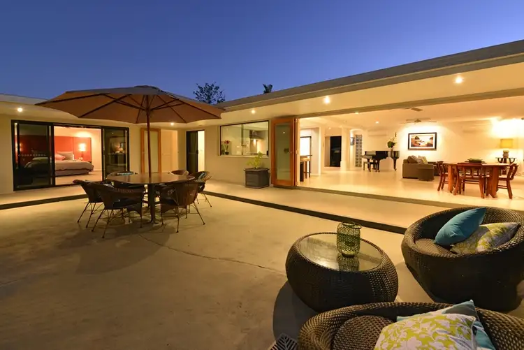 32 HILLVIEW CRESCENT, Whitfield QLD 4870