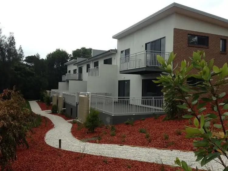 2/15 Hingston Close, Lake Heights NSW 2502