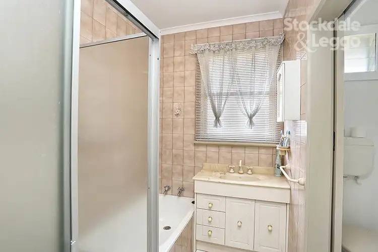 Sixth view of Homely house listing, 1 Gordon Court, Glenroy VIC 3046