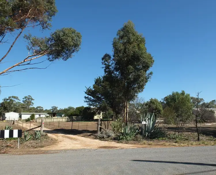 42 Rowe Street, Avoca VIC 3467