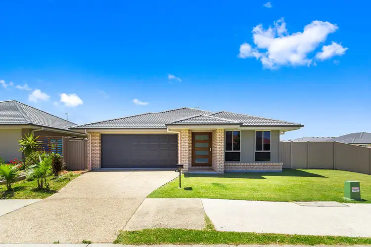 26 Seabreeze Boulevard, Pottsville NSW 2489