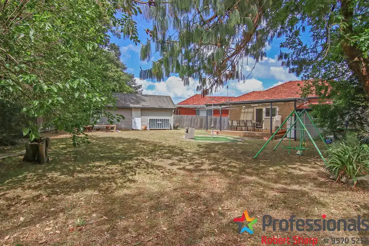 21 Leigh Avenue, Roselands NSW 2196