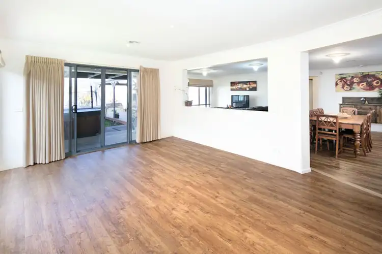 Sixth view of Homely house listing, 2 Pinot Court, Sunbury VIC 3429