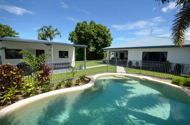 18 Riflebird Crescent, Mossman QLD 4873