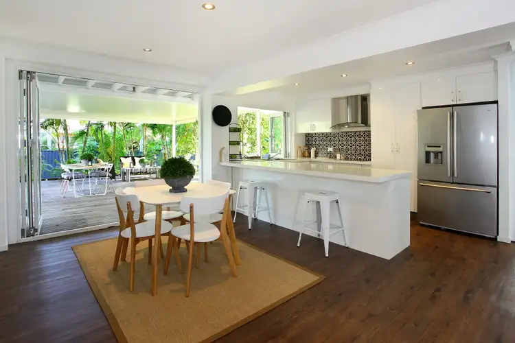 9 Grevillia Ave, Southport QLD 4215