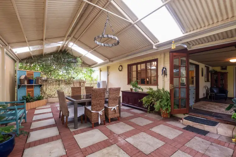 4 Woodbridge Drive, Greenmount WA 6056