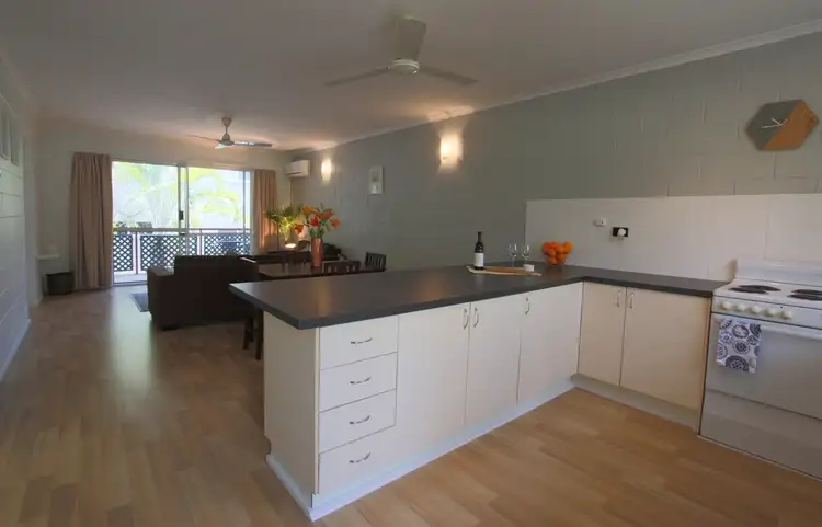 8/14 Island Drive, Cannonvale QLD 4802