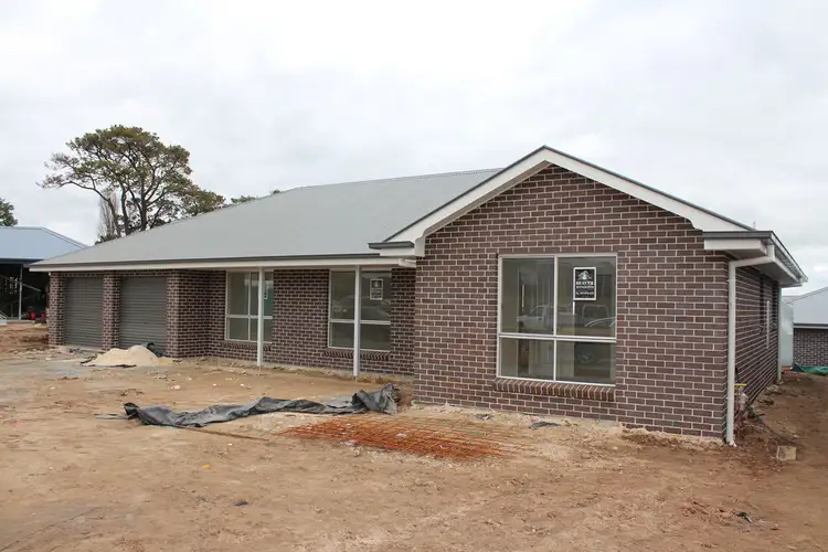 1A O'Farrell Place, Bathurst NSW 2795