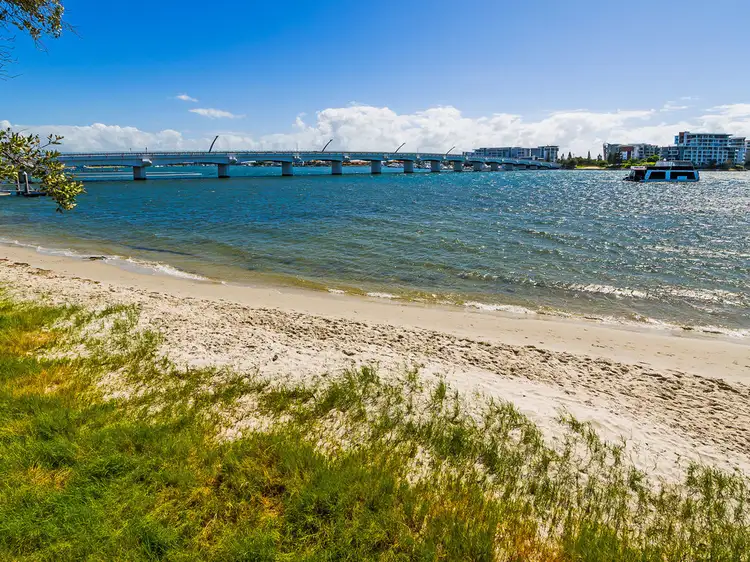 Sixth view of Homely unit listing, 4/4 Milton Avenue, Paradise Point QLD 4216