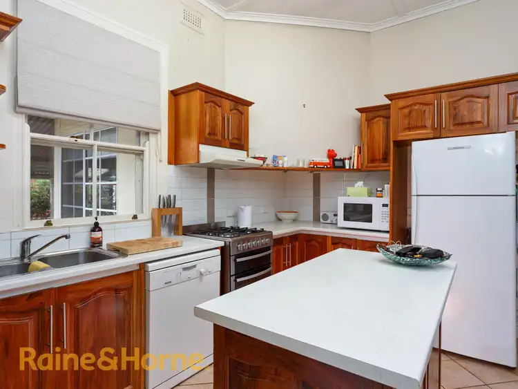 Fifth view of Homely house listing, 8 Kildare Street, Turvey Park NSW 2650