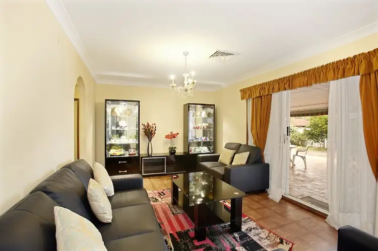 Fifth view of Homely house listing, 2 Amaranthus Place, Macquarie Fields NSW 2564