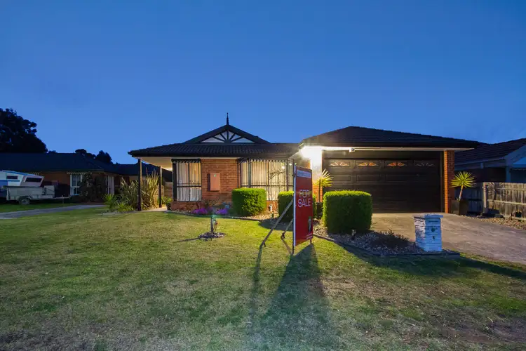 8 Saltbush Glade, Frankston VIC 3199