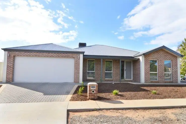 16 Mirage Drive