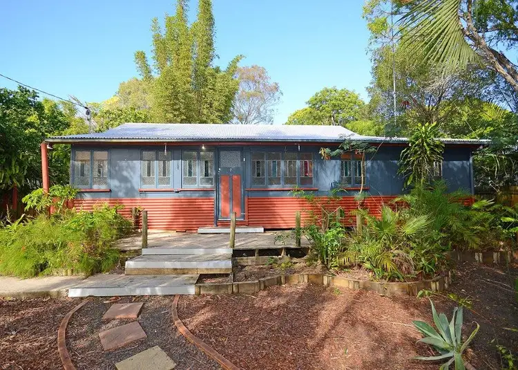 7 Hibiscus Street, Urangan QLD 4655