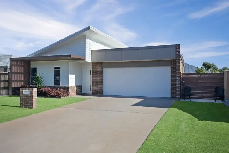 11 Garden way, Tanilba Bay NSW 2319