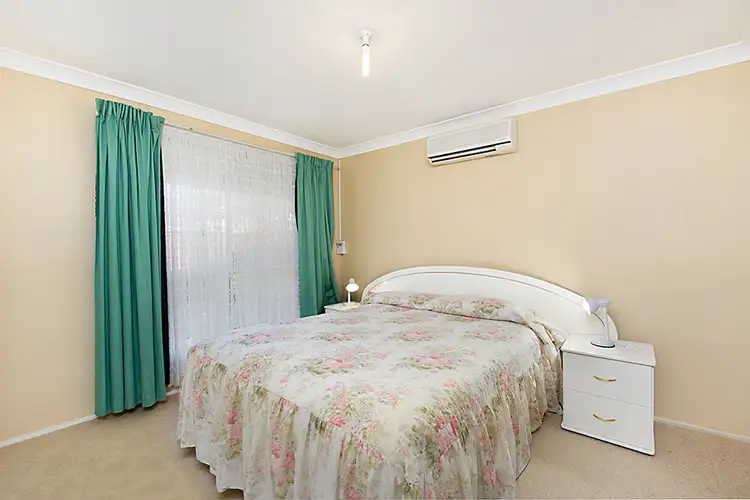 Fifth view of Homely house listing, 2/74 Fenton Crescent, Minto NSW 2566