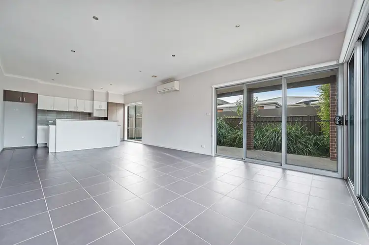Fifth view of Homely house listing, 10 Healesville Loop, Craigieburn VIC 3064