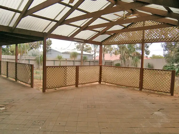 2 Burns Street, Waikerie SA 5330