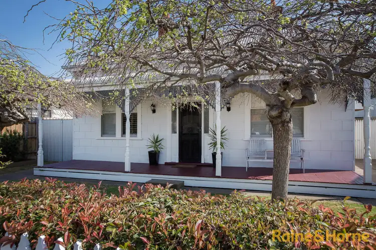 16 Elphin Street, Newport VIC 3015