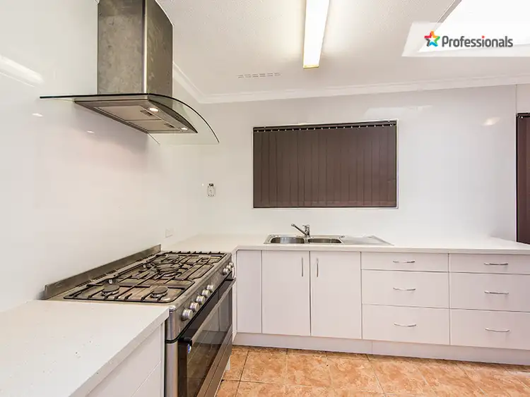 2 Selkirk Rd, Armadale WA 6112