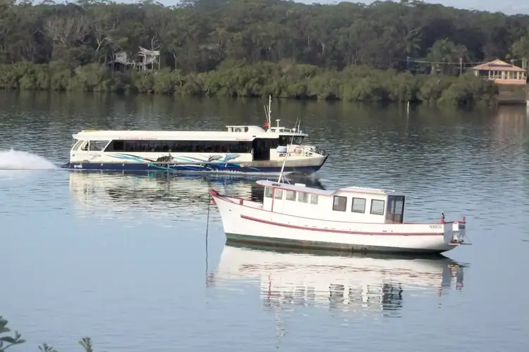 48 TINA AV, Lamb Island QLD 4184