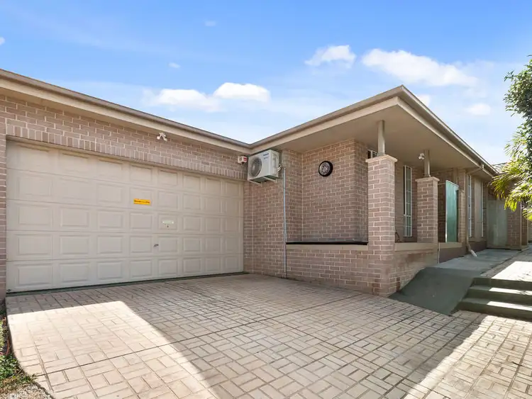 16 Mannow Avenue, West Hoxton NSW 2171