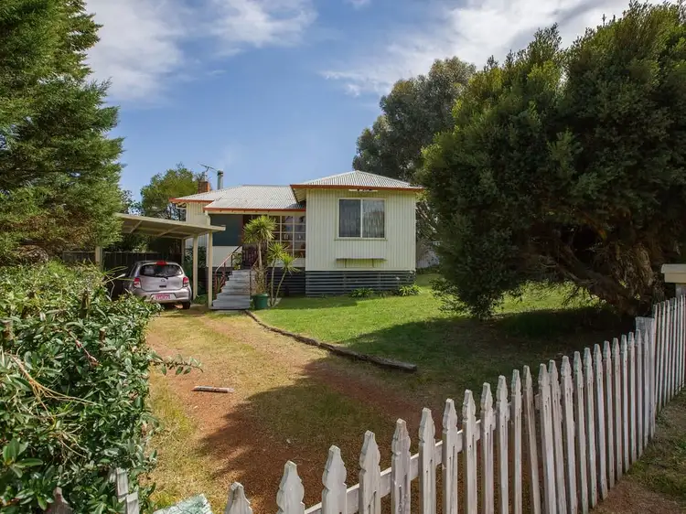 11 Benwell Place, Collie WA 6225
