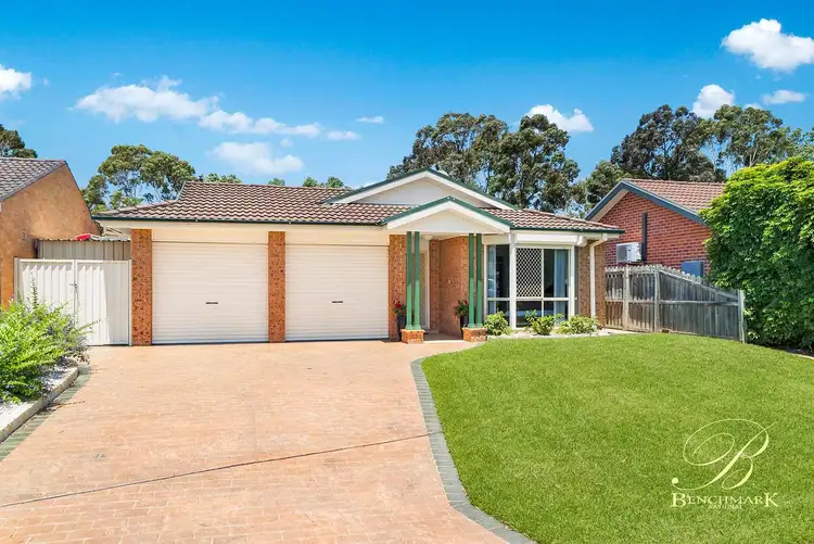 6 Larra Court, Wattle Grove NSW 2173