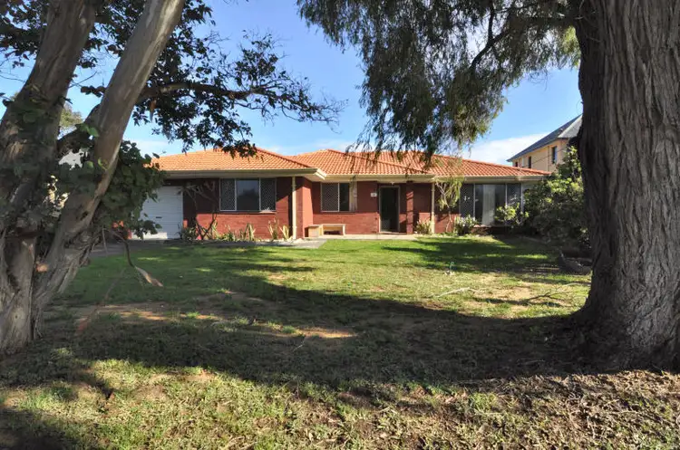 10 Muir Street, Halls Head WA 6210