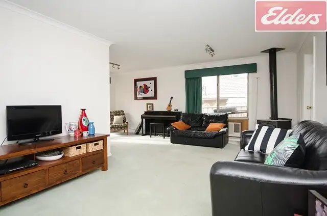Fifth view of Homely house listing, 4 Elmslie Circuit, Wodonga VIC 3690