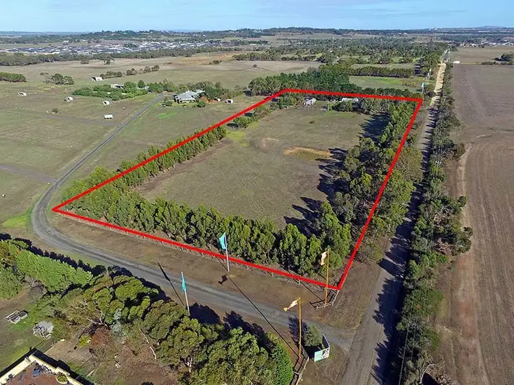 122-140 Burvilles Rd, Armstrong Creek VIC 3217