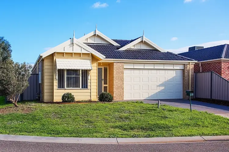 8 Hollows Cct, Tarneit VIC 3029