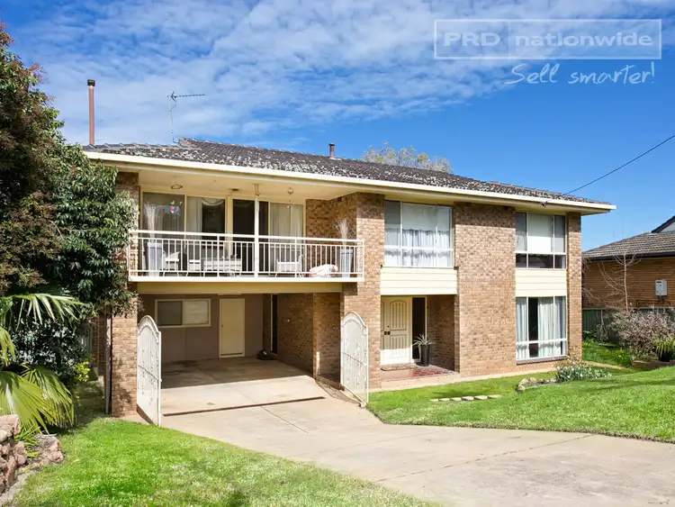 72 Simkin Crescent, Kooringal NSW 2650