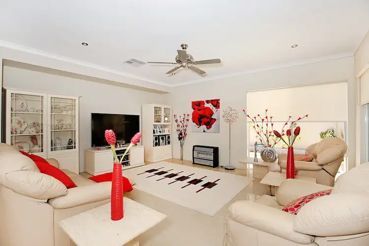 15 Crowsnest Terrace, Wannanup WA 6210