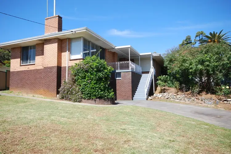 8 Tredale Ave, Mount Richon WA 6112