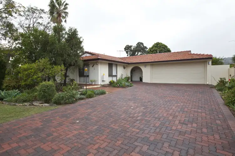 5 Berry Drive, Maida Vale WA 6057