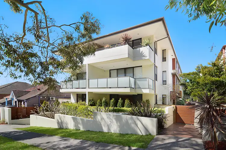 Fifth view of Homely apartment listing, 2/18 Simpson Street, Bondi Beach NSW 2026