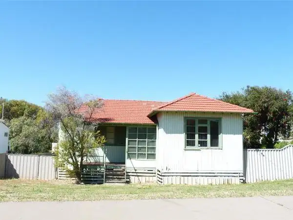 212 Evans Street, Beachlands WA 6530
