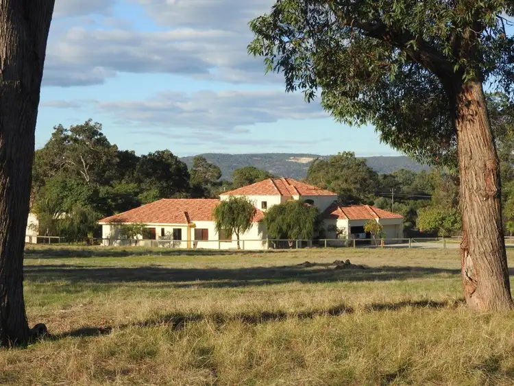 14 Woollcott Ave, Henley Brook WA 6055