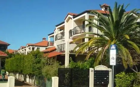 32/217 Scarborough Street, Southport QLD 4215