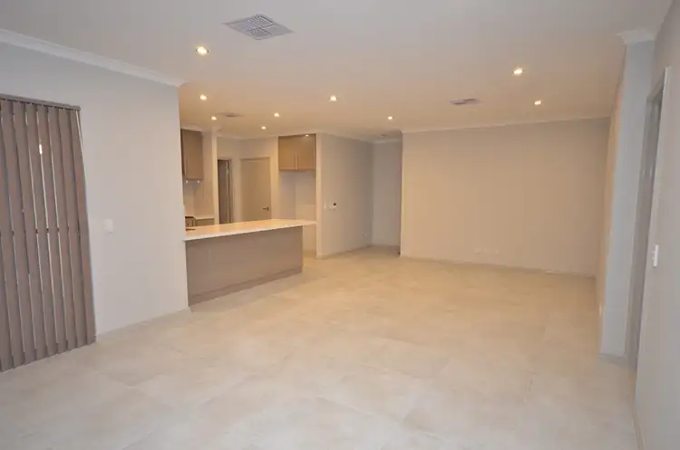 Sixth view of Homely villa listing, 2/9 Wyndham Street, St James WA 6102