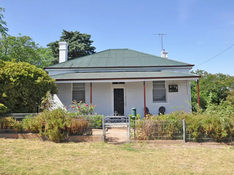 27 George Street, Junee NSW 2663
