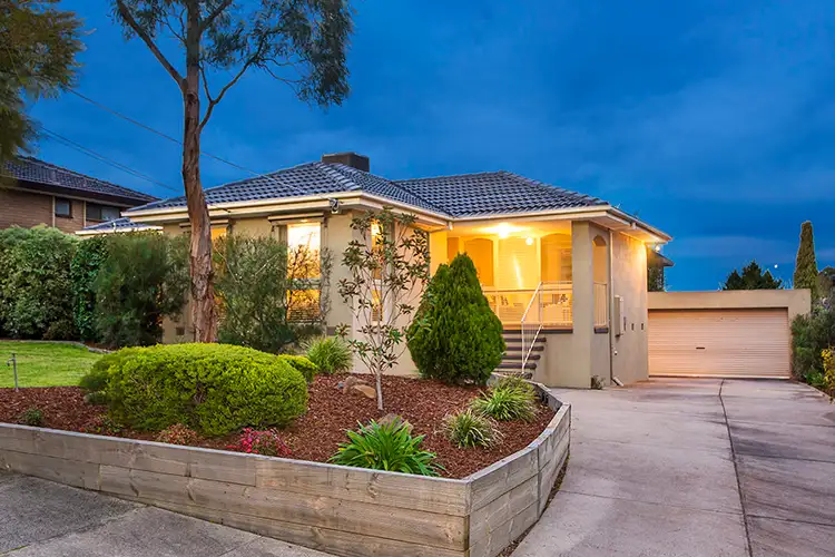 16 Glenscott Crescent, Strathmore Heights VIC 3041