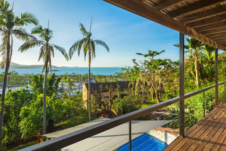 7 Woodwark Crescent, Cannonvale QLD 4802