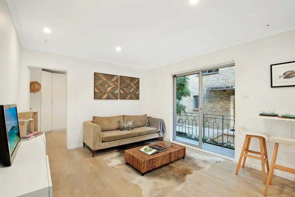 Main view of Homely unit listing, 3/6 Holborn Avenue, Dee Why NSW 2099