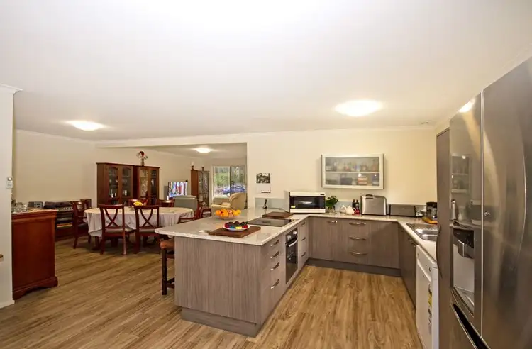 15 Cunningham Avenue, Landsborough QLD 4550