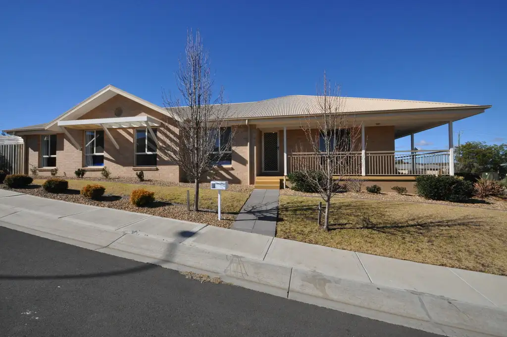Main view of Homely house listing, 2 Kelly Place, Goulburn NSW 2580