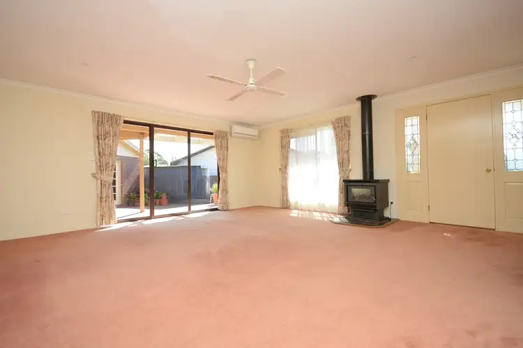Fifth view of Homely house listing, 10 Arco Court, Bairnsdale VIC 3875
